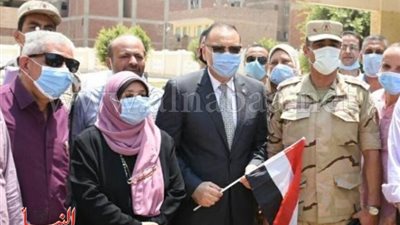 محافظ الشرقية يتفقد لجان انتخابات مجلس الشيوخ «صور»