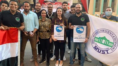 بالصور.. قيادات جامعة مصر تشارك بموظفيها في انتخابات مجلس الشيوخ 