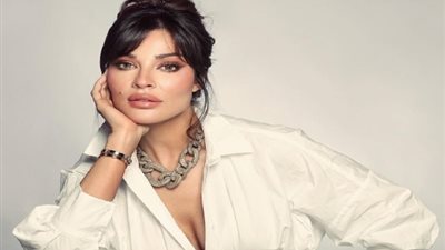 صورة صادمة لـ«نادين نسيب نجيم» مع أولادها بعد انفجار بيروت