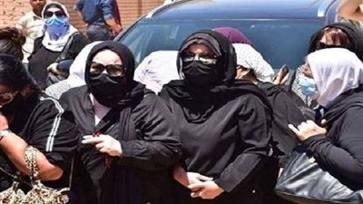 بالصور.. نجوم الفن يودعون شويكار إلى مثواها الأخير