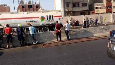 تسرب «مواد بترولية» أعلى دائرى المعادى يتسبب فى غلق الطريق.. اعرف التفاصيل