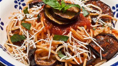 بالفيديو.. طريقة تحضير المكرونة بالباذنجان الشهية