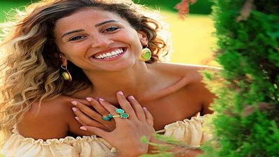 بالفيديو.. إطلالة مثيرة لدينا الشربيني بـ