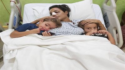 متابعة تتهم فنانة بالكذب بشأن إصابتها في انفجار بيروت.. كيف ردت عليها؟