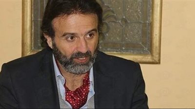 الموت يفجع الفنان أيمن عزب.. والسبب 