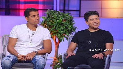 بالفيديو.. شاكوش وعمر كمال يعيدان الخمور والحشيش 