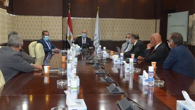 «الإسكان» تبحث آليات تصدير العقار المصرى للخارج