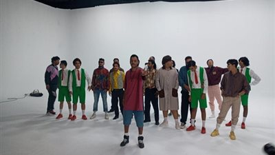 لماذا قرر أوكا السفر عبر الزمن إلى التسعينيات؟