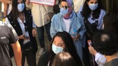 صور| «الحقونا».. وقفة احتجاجية لأولياء أمور طلبة المدرسة البريطانية لهذا السبب