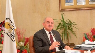 ورش عمل لضمان نجاحه.. تفاصيل تطبيق نظام الهجين بجامعة أسيوط