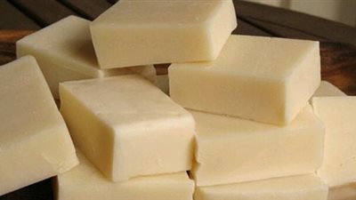 بالفيديو.. طريقة تحضير الصابون البلدي من الزيت المُستعمل وقشر الليمون 