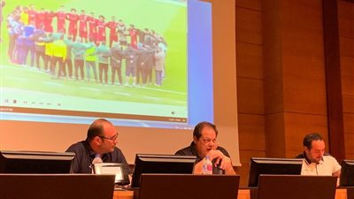 بالصور.. أبو العينين يجتمع مع نجوم سيراميكا كليوباترا قبل مواجهة كوكا كولا