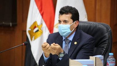 مصر تحقق رقم قياسى جديد بموسوعة جينيس بتصميم أكبر كلمة سلام على ضفاف قناة السويس