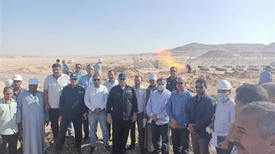 لجنة من البترول تبحث حقيقة اكتشاف بئر غاز بصحراء جرجا في سوهاج