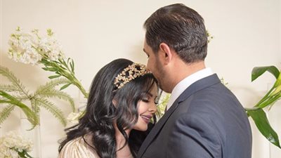 الصور الأولى للنجمة ديانا كرزون وزوجها معاذ العمري من شهر العسل