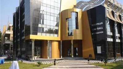 اللجنة الخماسية تجتمع بالبدري وبركات في اتحاد الكرة