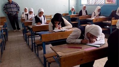 «التعليم» تعلق على فرض رسوم دخول على امتحانات الشهادتين الإعدادية والثانوية