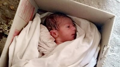 تفاصيل هامة في واقعة العثور على رضيع في صندوق قمامة