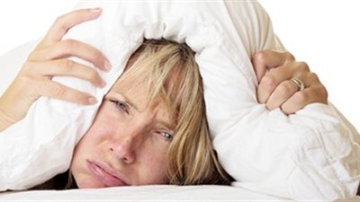 أضرار النوم المُتقطع وأسبابه ونصائح للتغلُب عليه