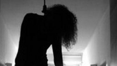 فنانة شابة تنتحر شنقا (صورة)