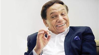 فنان يكشف لأول مرة تفاصيل طرده وإهانته من عادل إمام