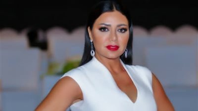 بالفيديو.. رانيا يوسف تقيم حفلة صادمة بعد وفاة محمود ياسين بيومين 