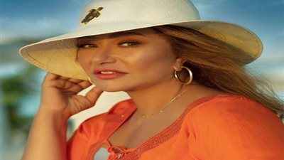 بالصور ؛ليلى علوي تخرج من عزاء محمود ياسين مباشرة إلي  حفلة رقص ساخنة 