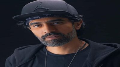 بسبب القماش.. محمد علاء يقع في 