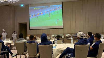 بعثة بيراميدز تتابع مباراة الأهلي أمام الوداد