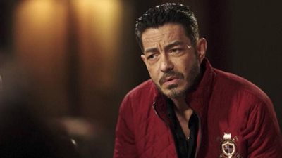 أحمد زاهر يواصل حصد الجوائز عن «فتحي البرنس»