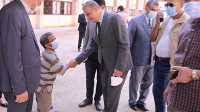 محافظ سوهاج يتفقد اللجان الفرعية لانتخابات مجلس النواب 