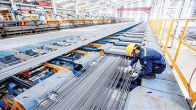 «اختلاسات وخسائر وديون».. مخطط الحيتان لتدمير صناعة الحديد والصلب