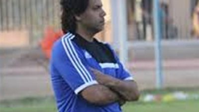 مدحت عبد الهادي يشرف علي مران لاعبي الزمالك 