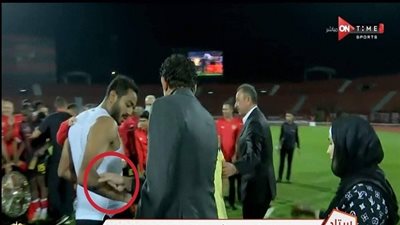 مدير الكرة بالاهلى يكشف تفاصيل خاصة في خناقة 