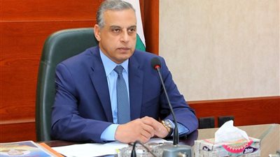 بعد غلق طريق «مهم».. محافظ سوهاج يرفع درجة الاستعداد القصوي