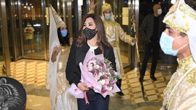 بالصور.. وصول نجوى كرم لدبي للتحضير لأولى حفلاتها الغنائية بعد كورونا