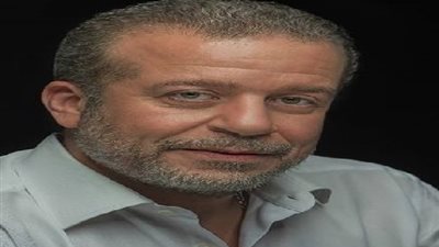 شريف منير يجري اختبار كورونا.. وتصويره بدون علمه