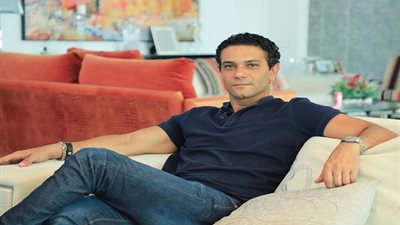 بالفيديو.. آسر ياسين يجري 