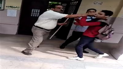 «سيجارة» تتسبب في معركة طاحنة بين مدرس وطالب بقنا.. تفاصيل مخجلة