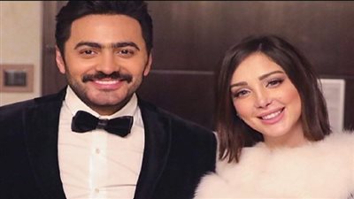 تامر حسني يعاتب زوجته: متهورة بس بحبك وهفضل أعلمك 