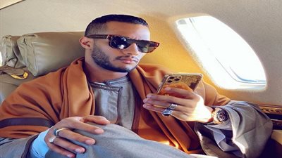 محمد رمضان ينفي علاقته بعزت حنفي 