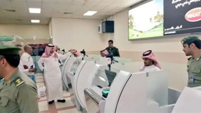 قرار ملكي يهم الجالية المصرية بالسعودية.. التعديلات الجديدة لتأشيرة الزيارة ورسومها