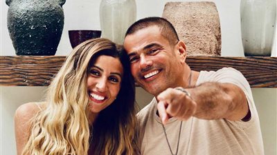 مفاجأة بالأسماء.. «4» سيدات جميلات وراء انفجار الخلافات بين عمرو دياب ودينا الشربيني