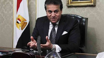 «عبدالغفار» يفجر مفاجأة مدوية بشأن تأجيل الامتحانات بالجامعات