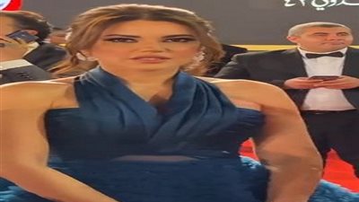 بالفيديو.. درة تتعرض لموقف محرج على السجادة الحمراء