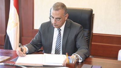 محافظ سوهاج يصدر قرارًا عاجلًا وتعليمات حاسمة لرؤساء الوحدات المحلية