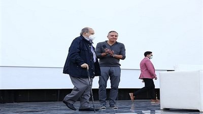 مظاهرة حب وحيد حامد في مهرجان القاهرة السينمائي: كلمات مؤثرة من النجوم وكتاب 