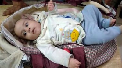 مش لاقي أكل.. والد رضيع الفيسبوك يكشف تفاصيل محزنة وراء عرض ابنه للبيع