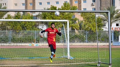 تصعيد حارس شباب سيراميكا كليوباترا بعد إصابة محمد جمال بمزق في العضلة الخلفية