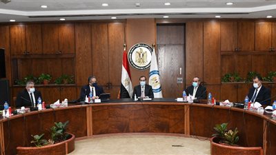 تطبيق وموقع إلكتروني.. خدمات جديدة من البترول للعاملين بالقطاع وأصحاب المعاشات 